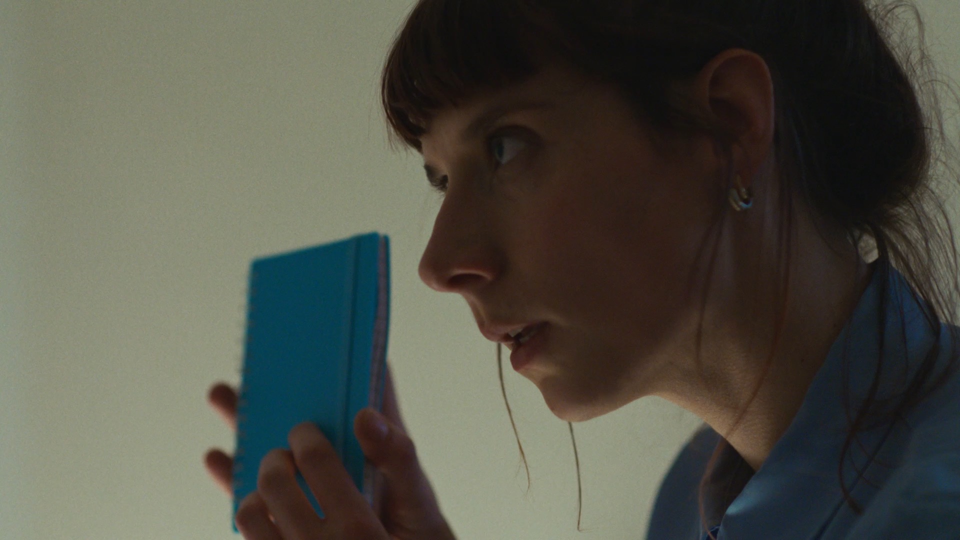 Film still 6 from Anna's Diepvries, a 2025 fiction film shot by cinematographer Yannick Giraud