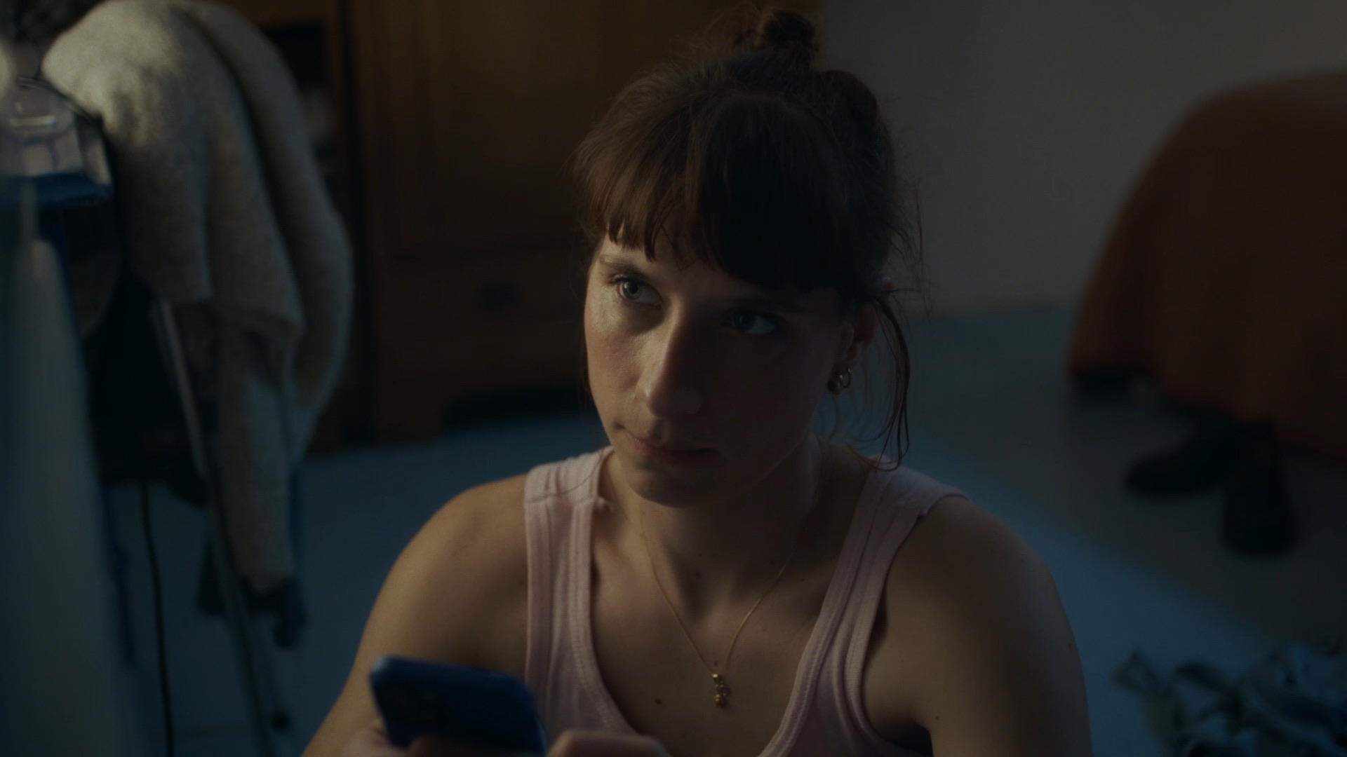 Film still 8 from Anna's Diepvries, a 2025 fiction film shot by cinematographer Yannick Giraud