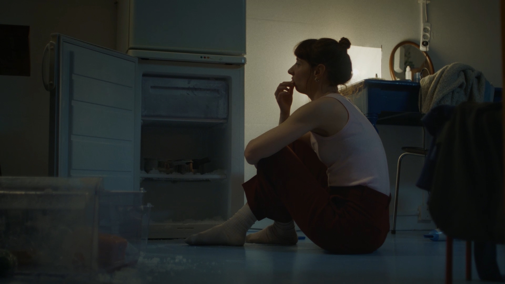 Film still 9 from Anna's Diepvries, a 2025 fiction film shot by cinematographer Yannick Giraud