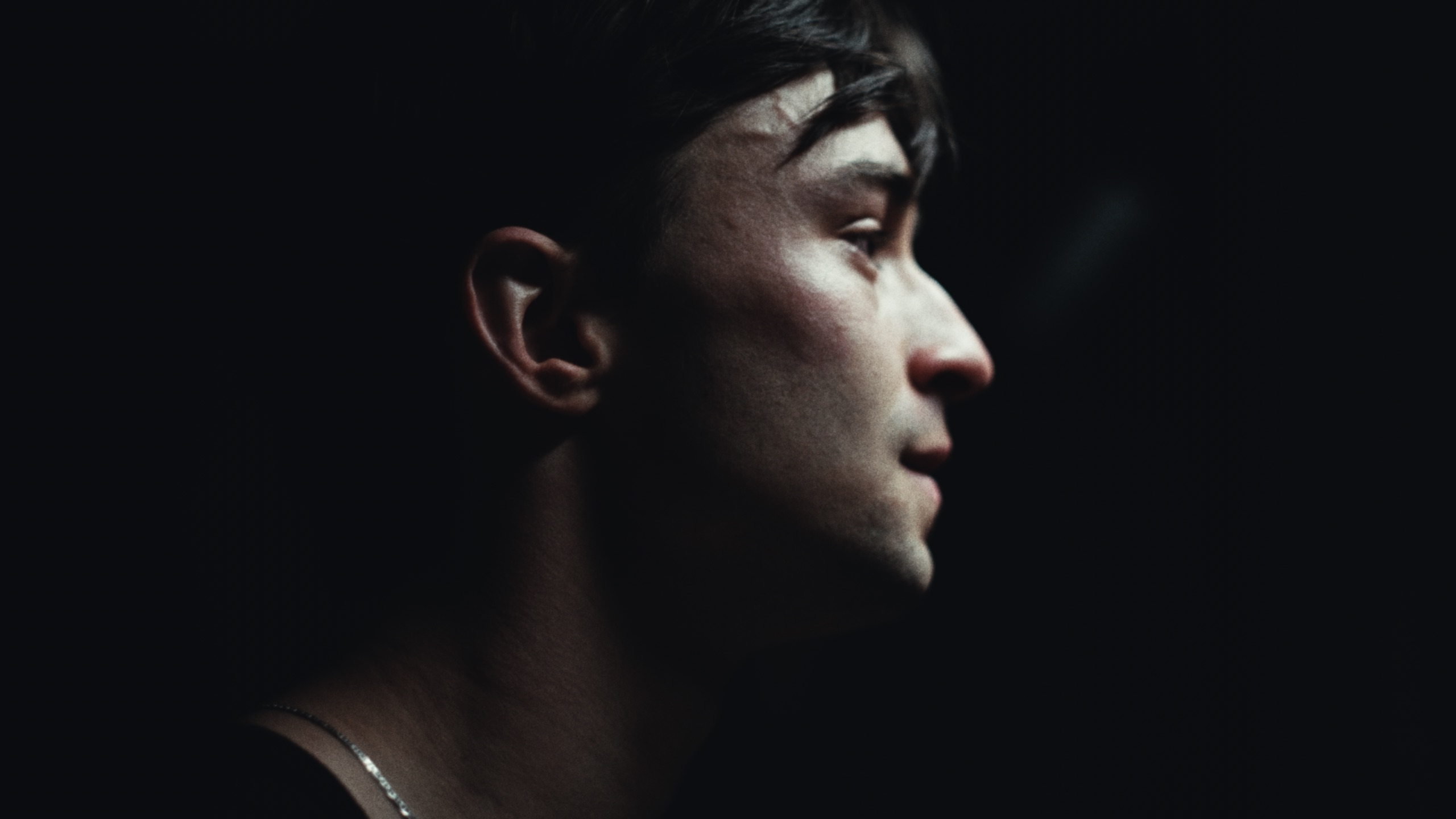 Film still 3 from Wat We Niet Zien, a 2026 short film shot by cinematographer Yannick Giraud