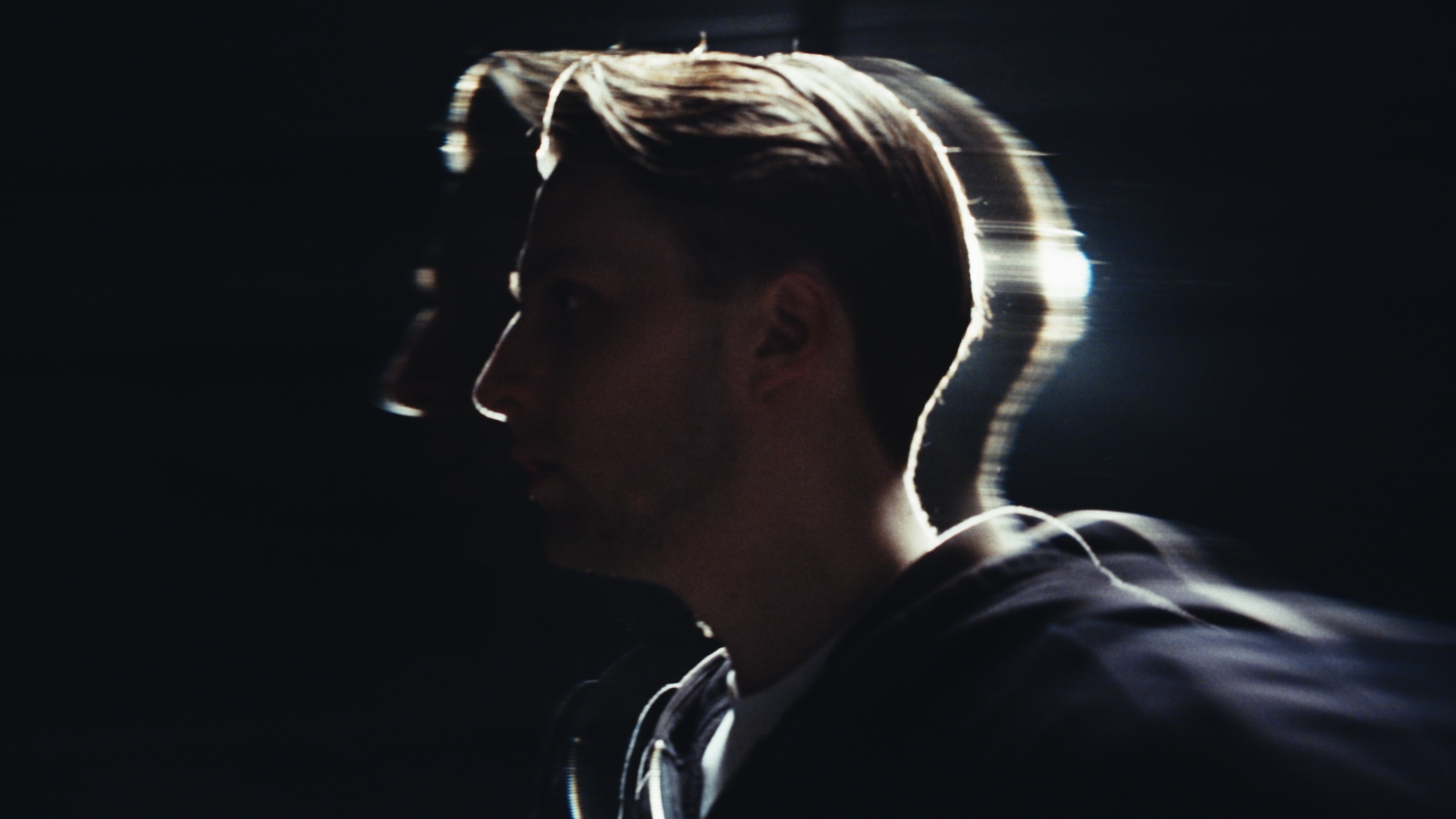 Film still 4 from Wat We Niet Zien, a 2026 short film shot by cinematographer Yannick Giraud