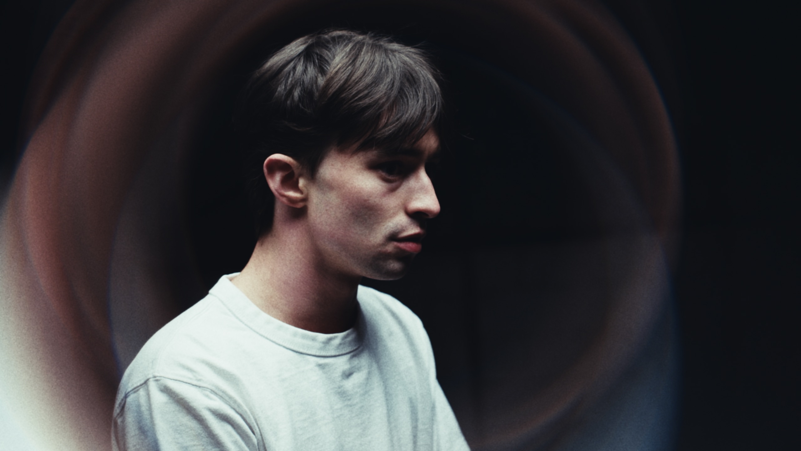 Film still 6 from Wat We Niet Zien, a 2026 short film shot by cinematographer Yannick Giraud