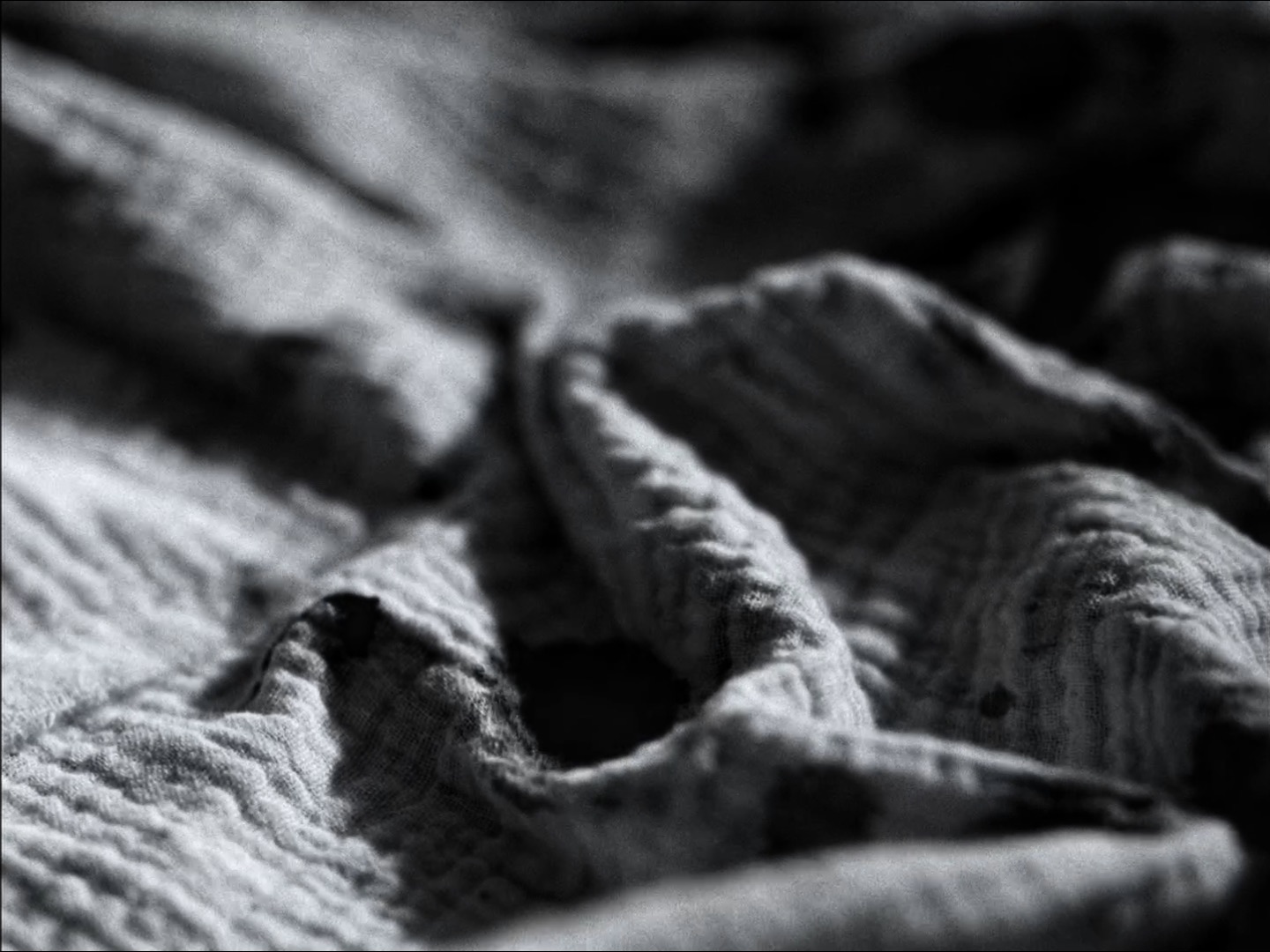 Still 8 from the Weet wat je draagt commercial (2024), shot by cinematographer Yannick Giraud